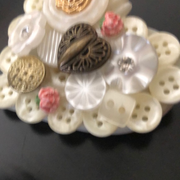 Vintage Button Handmade Brooch. One of a Kind - Picture 5 of 5